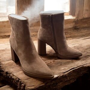 NWOT Steve Madden Harden Suede Boots